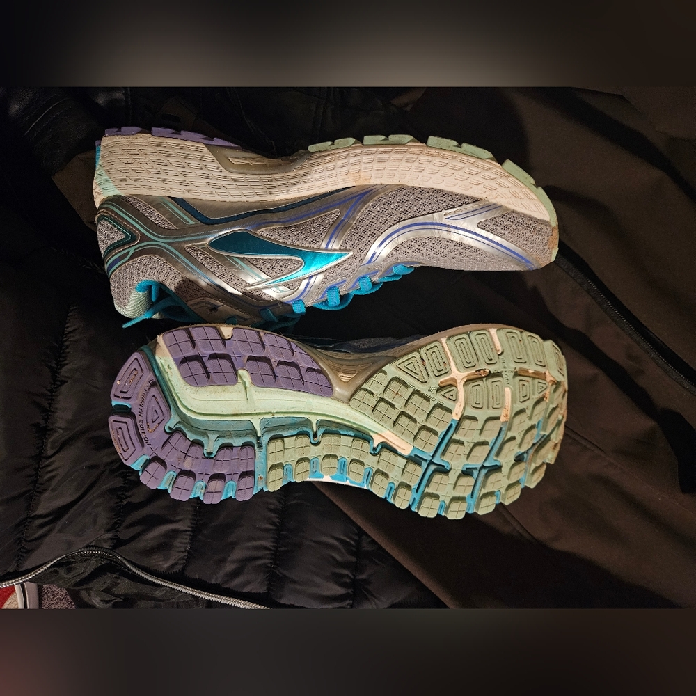 Brooks WOMENS Size 9